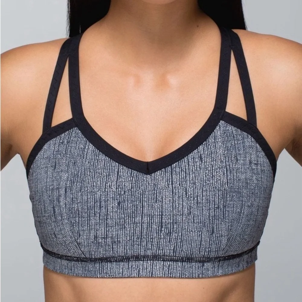 NWOT Lululemon Black and White Water Bound Bra Swim Run Activewear Size 10 - Picture 1 of 12